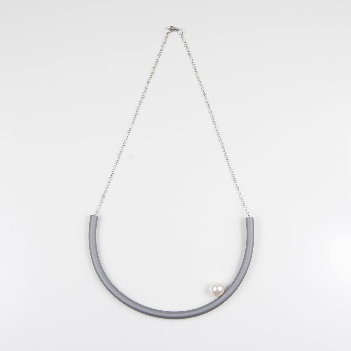 Collana tonda BILICO - grigio / perla bianca