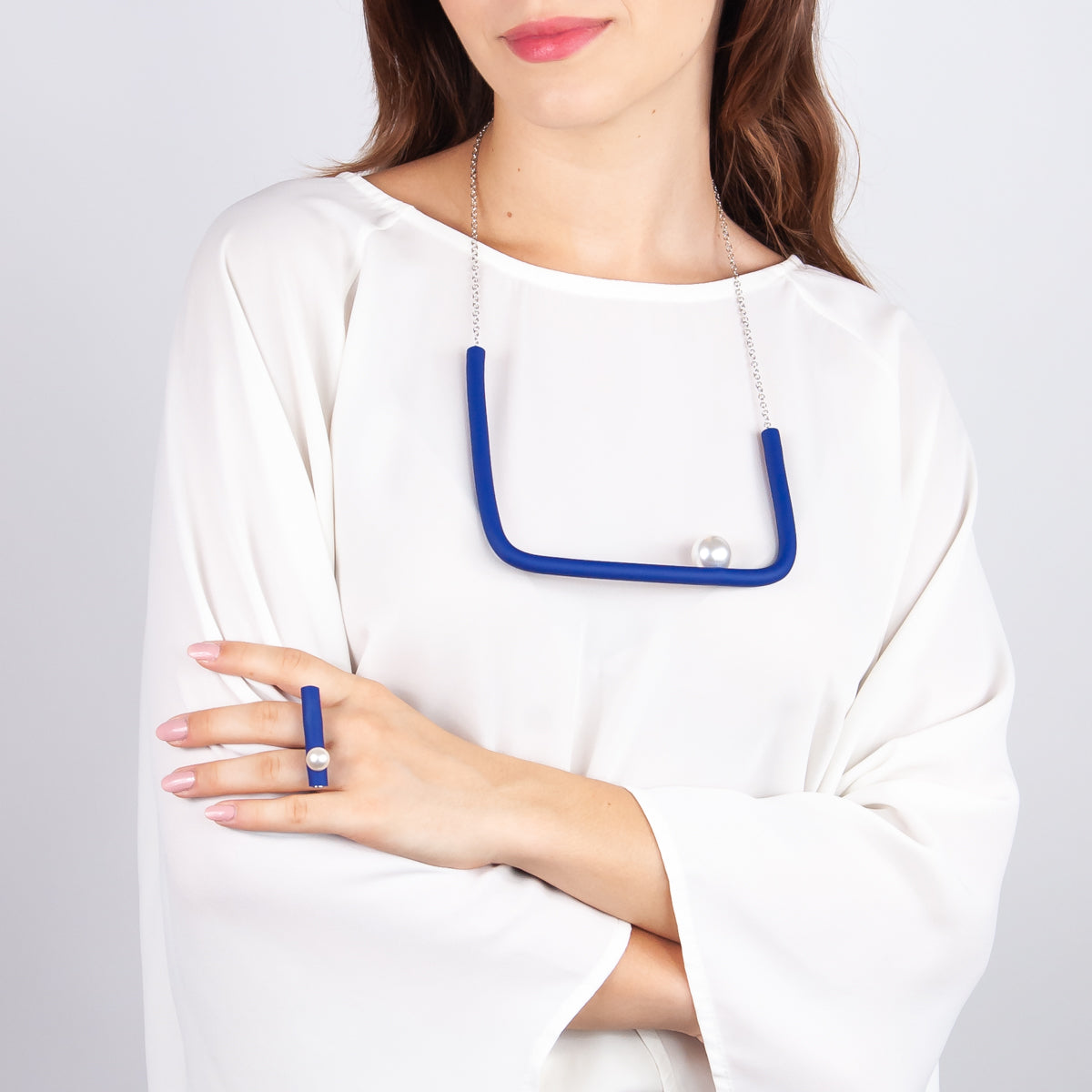 BILICO square necklace - ink blue / white pearl