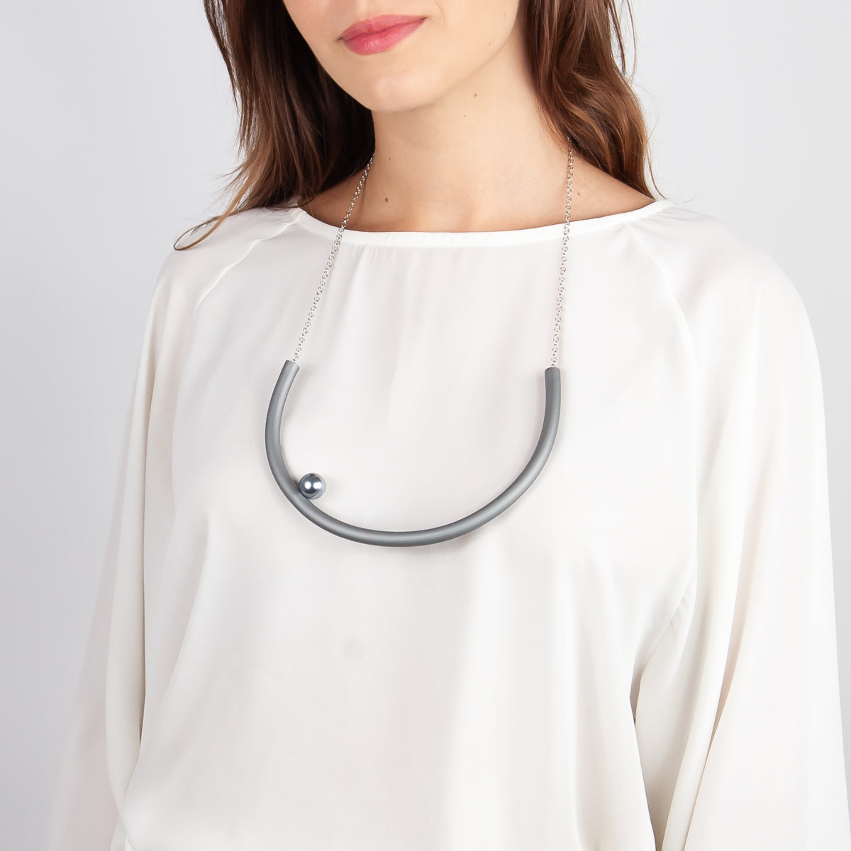 BILICO round necklace - grey / silver pearl