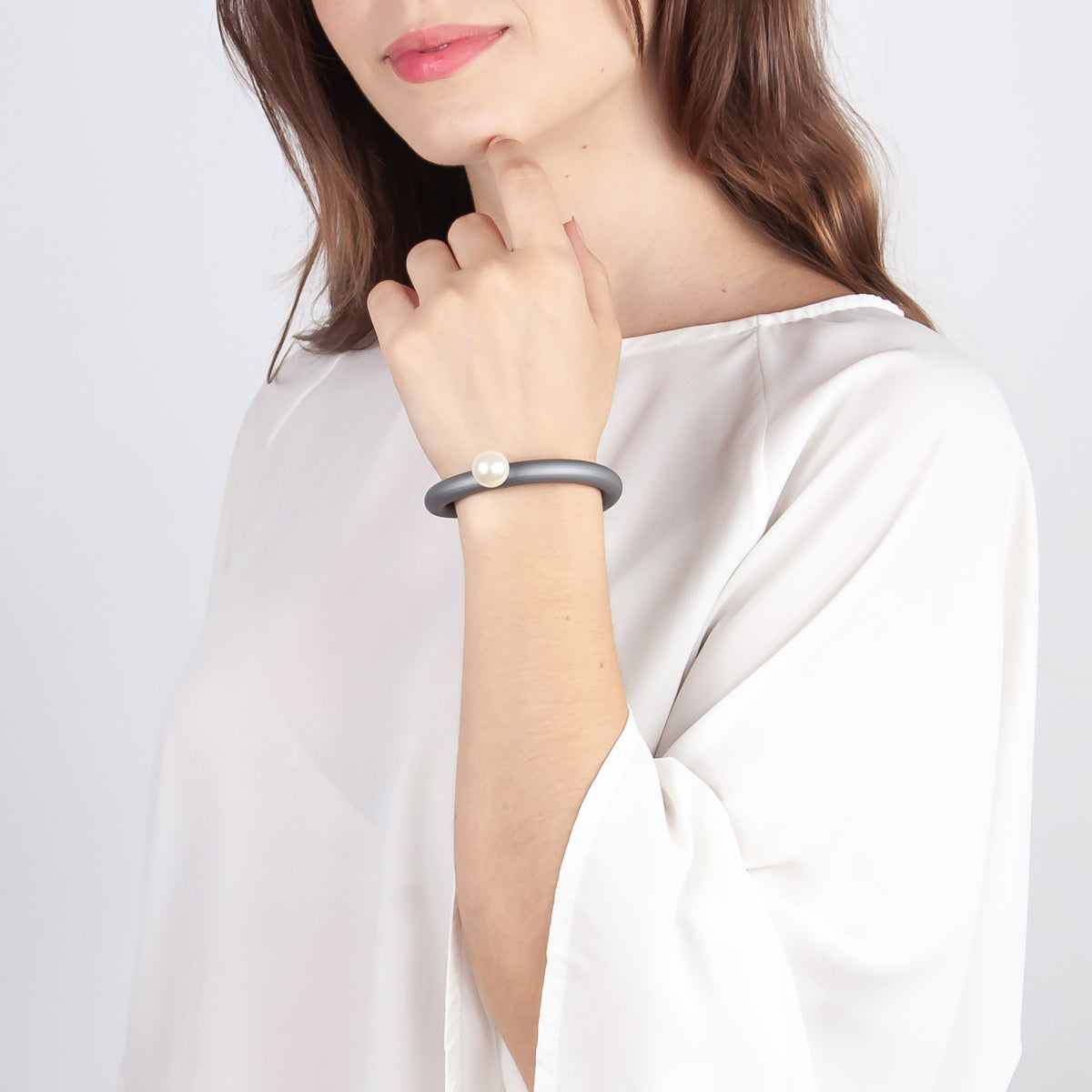 BILICO bracelet - grey / white pearl