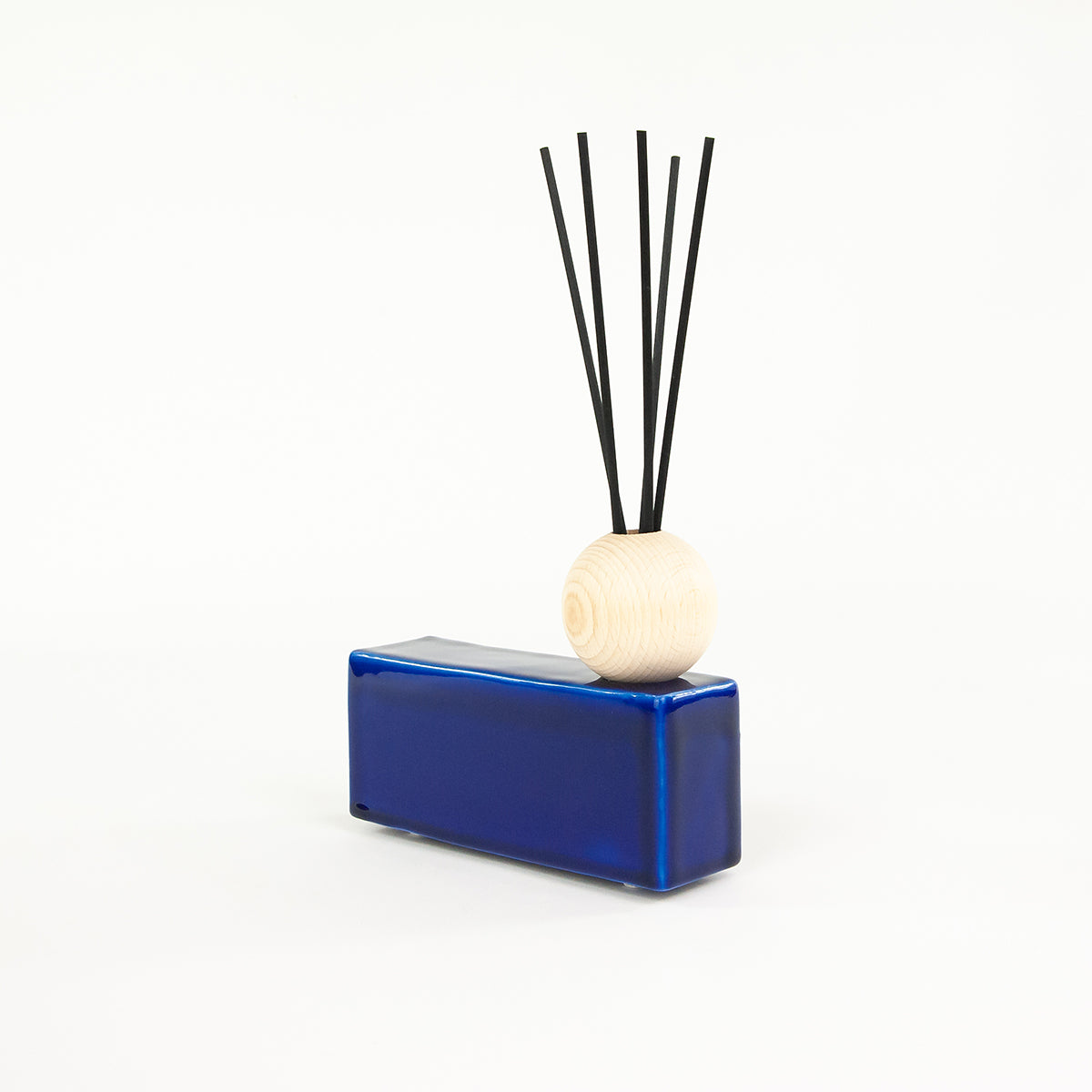 SOLID slim- fragrance diffuser