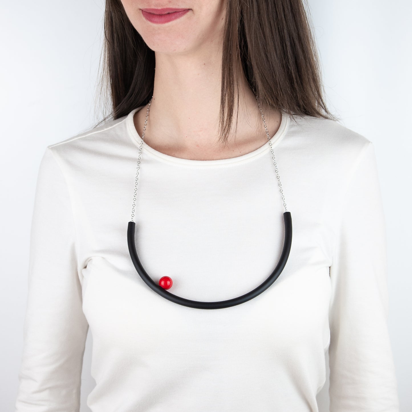 Collana rotonda BILICO - nero / perla rossa