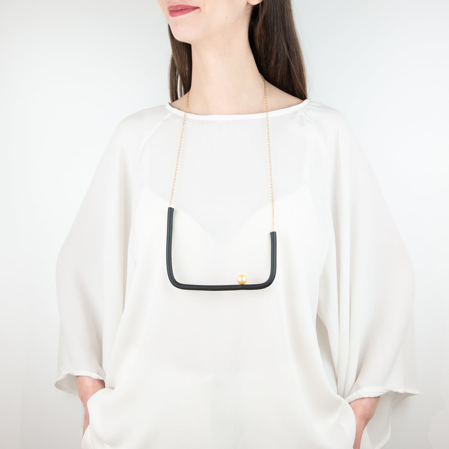 BILICO square necklace - black / gold pearl