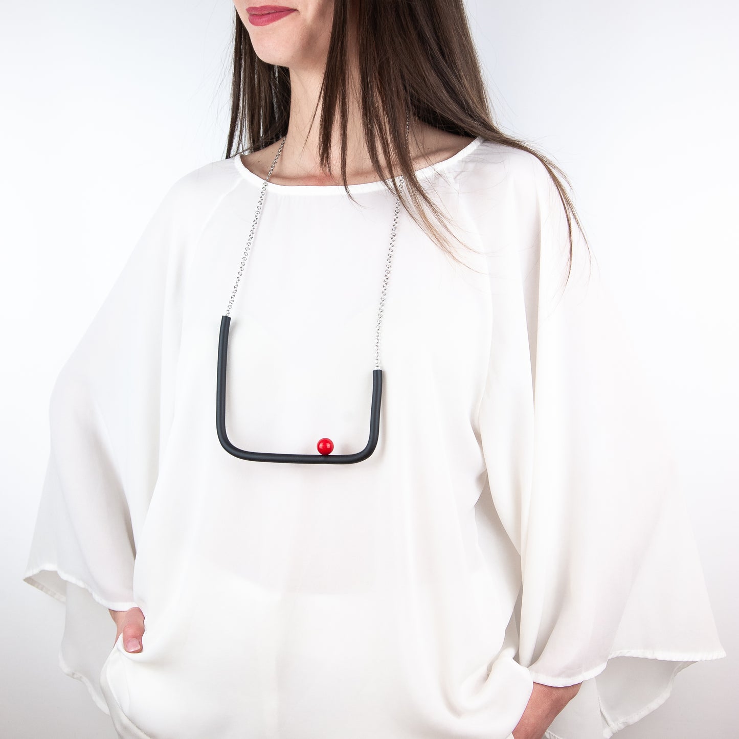 BILICO square necklace - black / red pearl