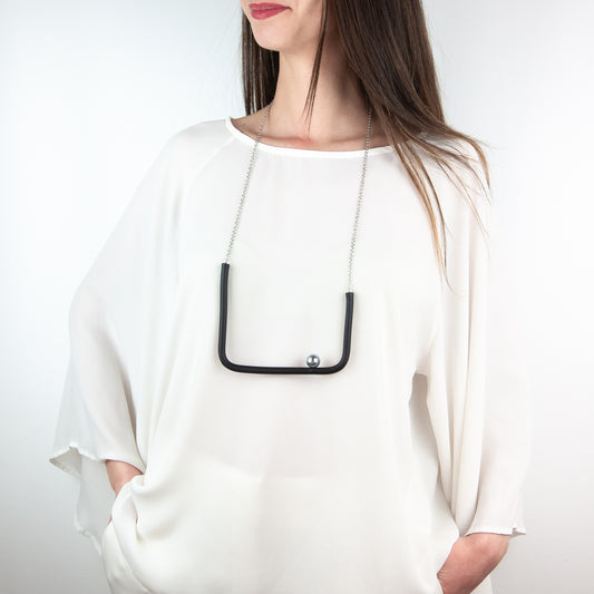 BILICO square necklace - black / silver pearl