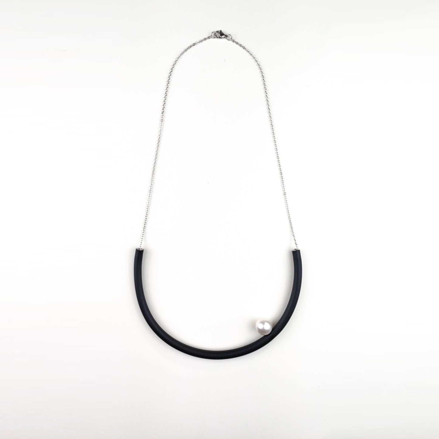 BILICO round necklace - black / white pearl