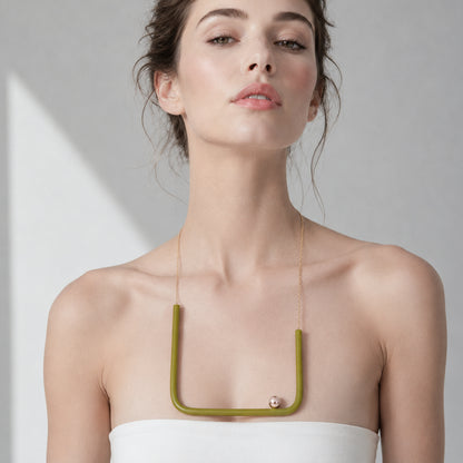 BILICO square necklace - green / golden beige pearl