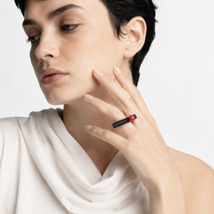 Anello BILICO - nero / perla rossa