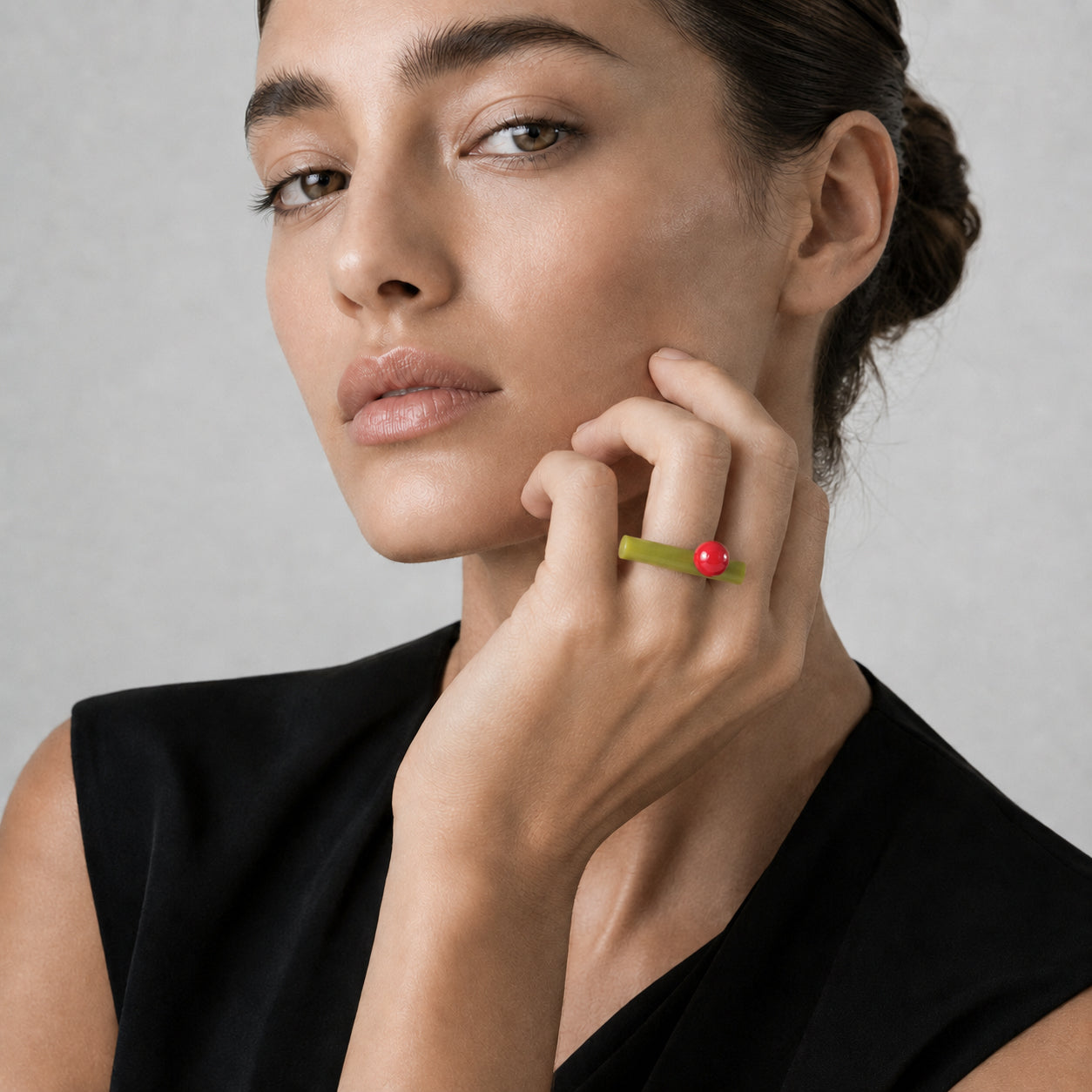 Anello BILICO - verde / perla rossa