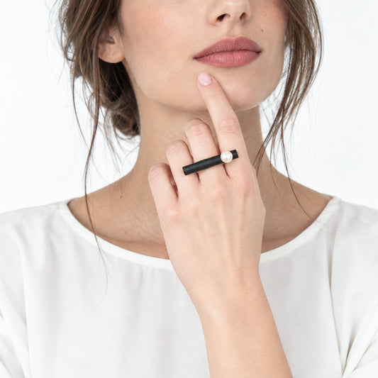 BILICO ring - black / white pearl