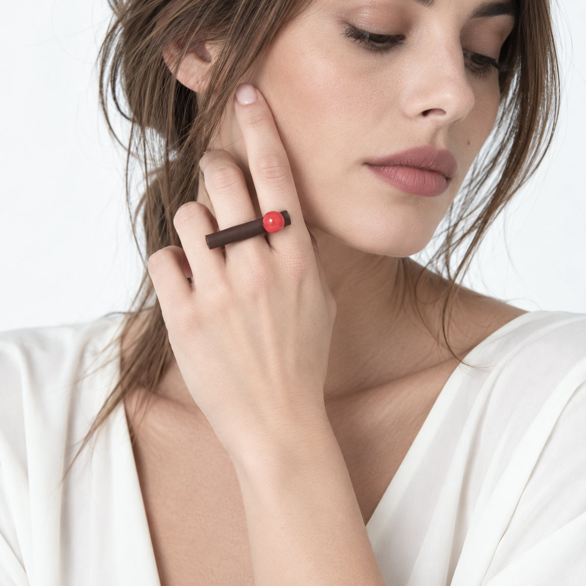 Anello BILICO - marrone / perla rossa
