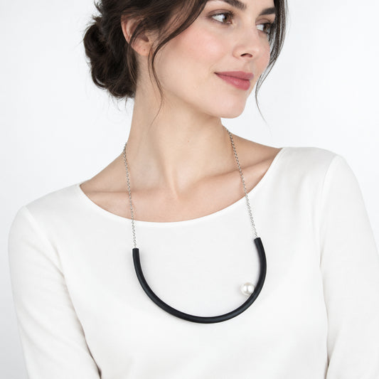 BILICO round necklace - black / white pearl