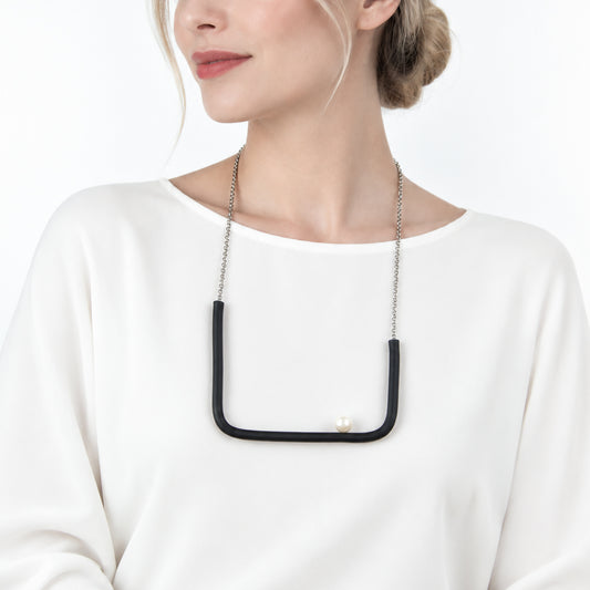 Collana quadra BILICO - nero / perla bianca