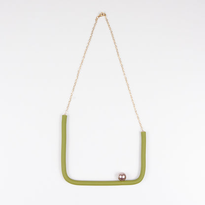 BILICO square necklace - green / golden beige pearl