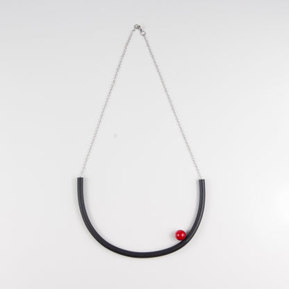 Collana rotonda BILICO - nero / perla rossa