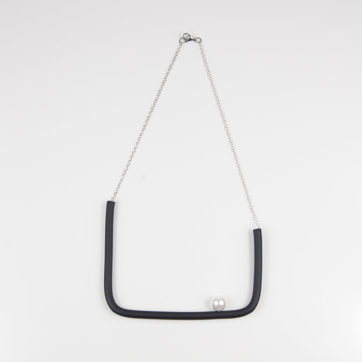 Collana quadra BILICO - nero / perla bianca