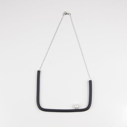 Collana quadra BILICO - nero / perla bianca