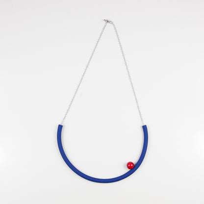 Collana tonda BILICO - blu inchiostro / perla rossa