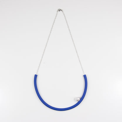 Collana tonda BILICO - blu inchiostro / perla bianca