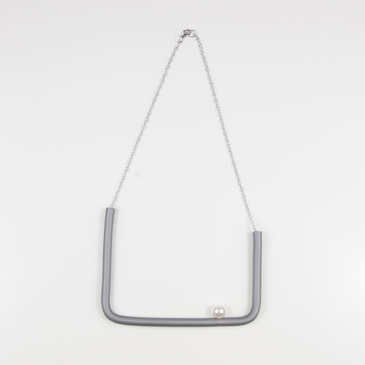 Collana quadra BILICO - grigio / perla bianca
