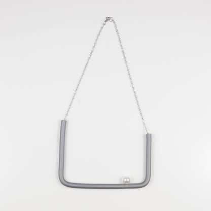 Collana quadra BILICO - grigio / perla bianca