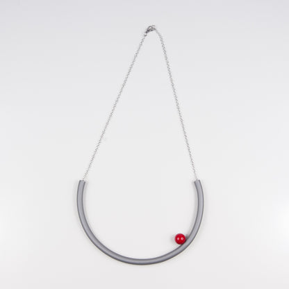 Collana tonda BILICO - grigio / perla rossa