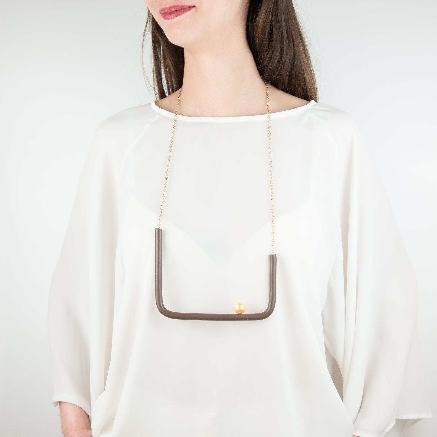 BILICO square necklace - brown / gold pearl