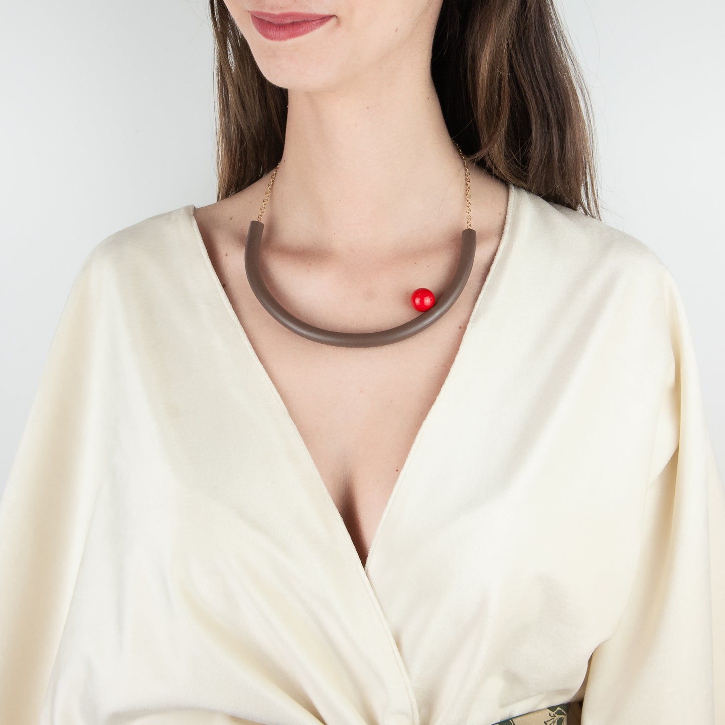 BILICO choker - brown  / red pearl