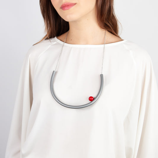 BILICO round necklace - grey / red pearl