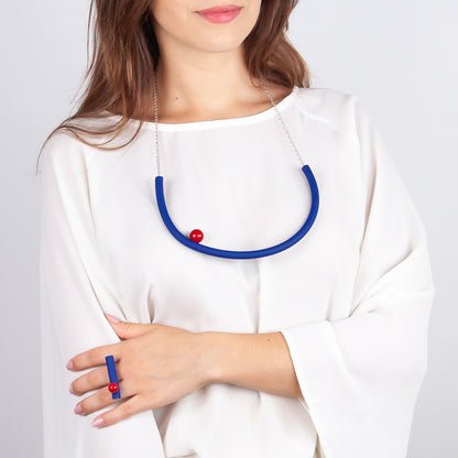 BILICO round necklace - ink blue / red pearl