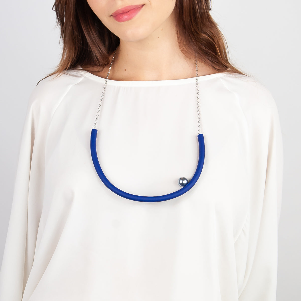 BILICO round necklace - ink blue / silver pearl