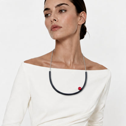 Collana rotonda BILICO - nero / perla rossa