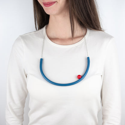 Collana rotonda BILICO - blu avio / perla rossa