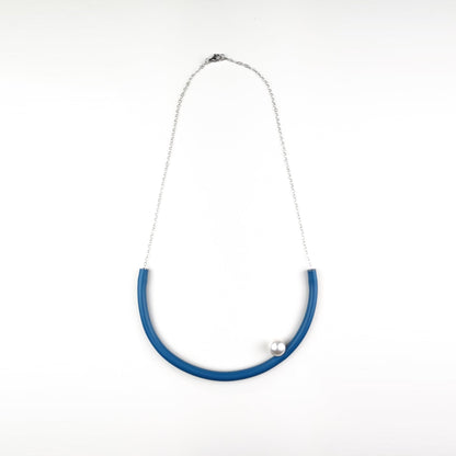BILICO round necklace - blue avio / red pearl