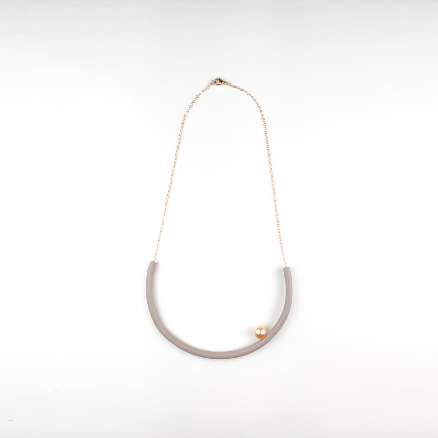BILICO round necklace - sand color / violet pearl