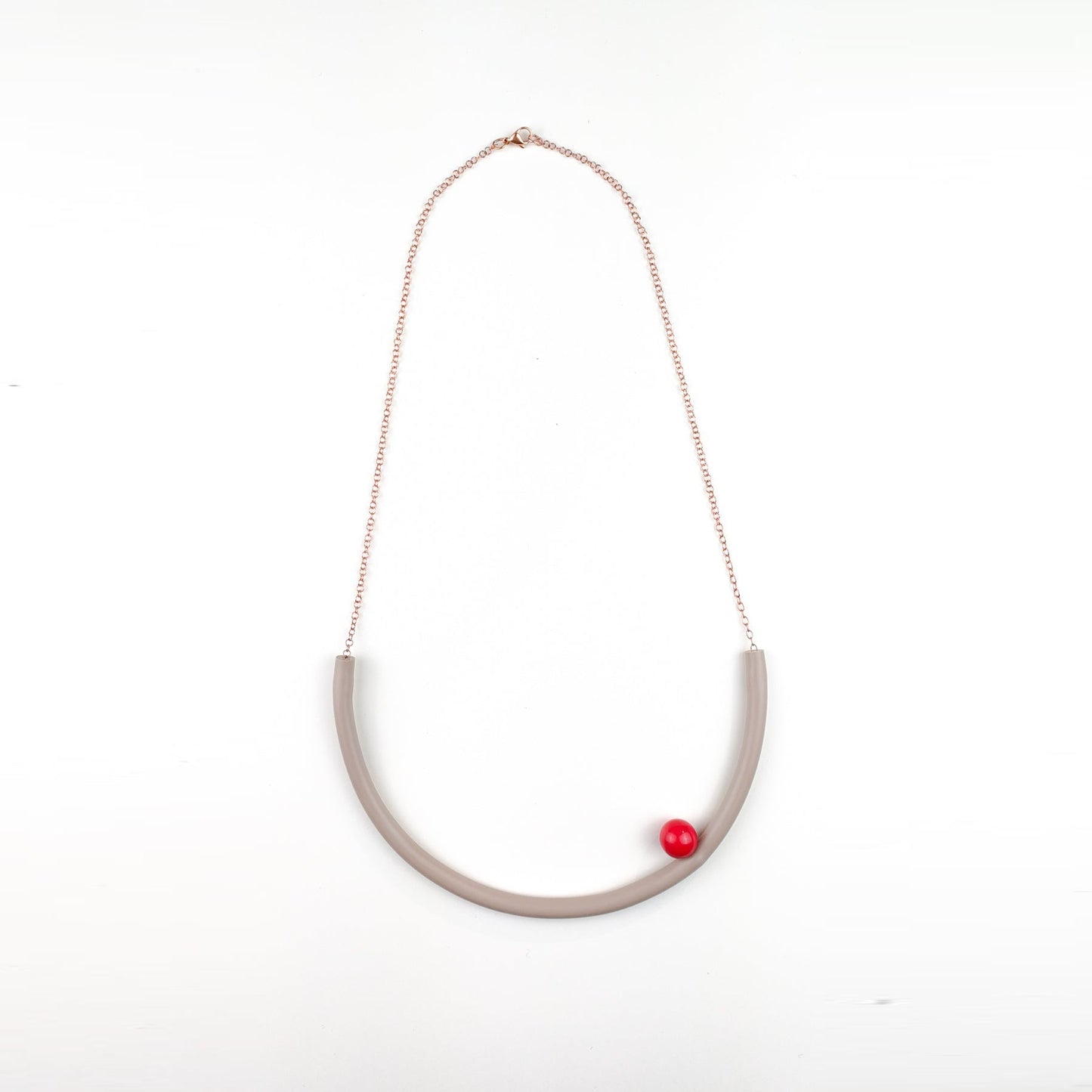 Collana rotonda BILICO - color sabbia / perla rossa