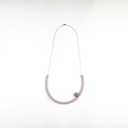 BILICO round necklace - sand color / white pearl